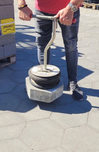 Nawierzchnia miejska wykonana z trylinki